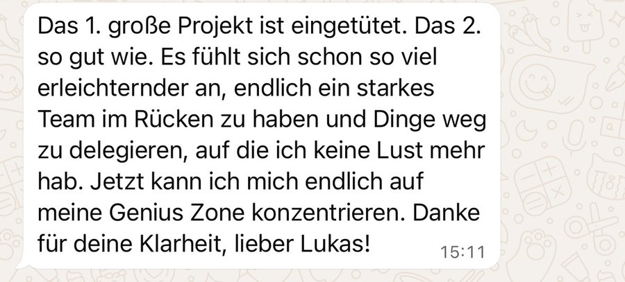 WhatsApp-Nachricht eines Kunden: erstes großes Projekt eingetütet, delegiert ungeliebte Aufgaben und konzentriert sich auf die Genius Zone